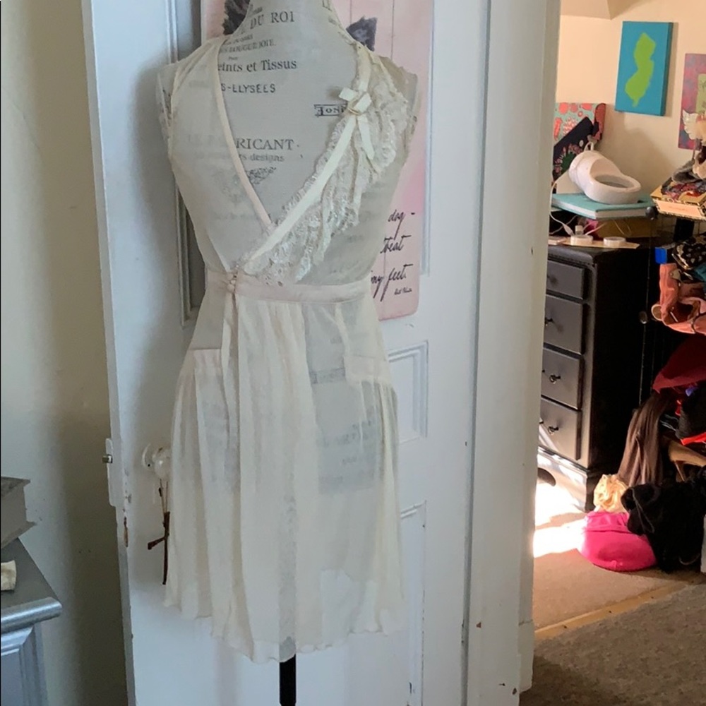 Sheer pretty wrap dress vintage Style v neck